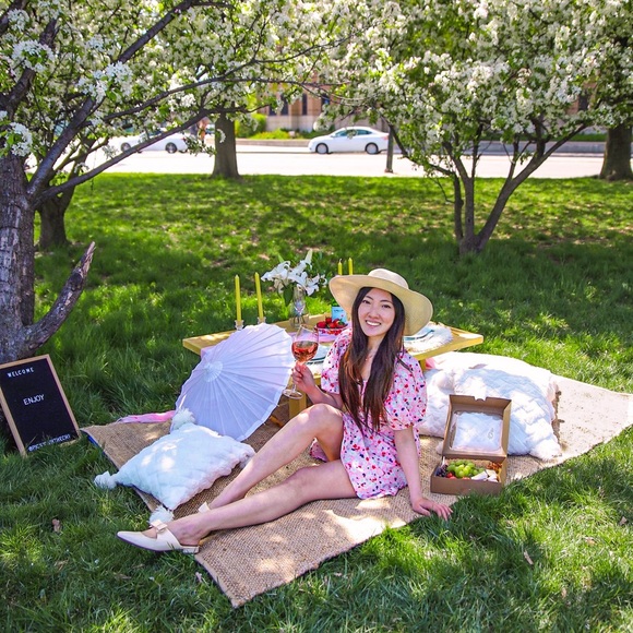 V-Necked Little Daisy Pink Dress - Picture 3 of 8